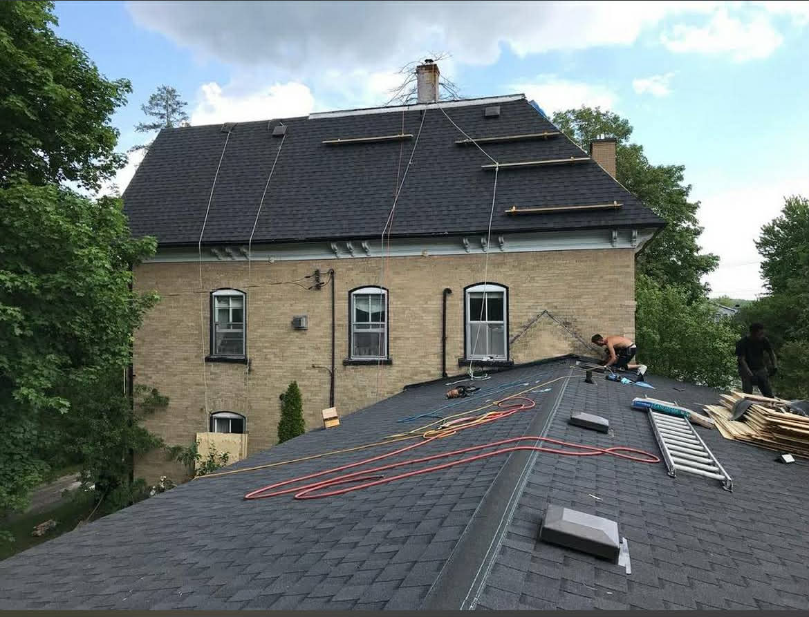 Projet toiture bardeaux en chantier